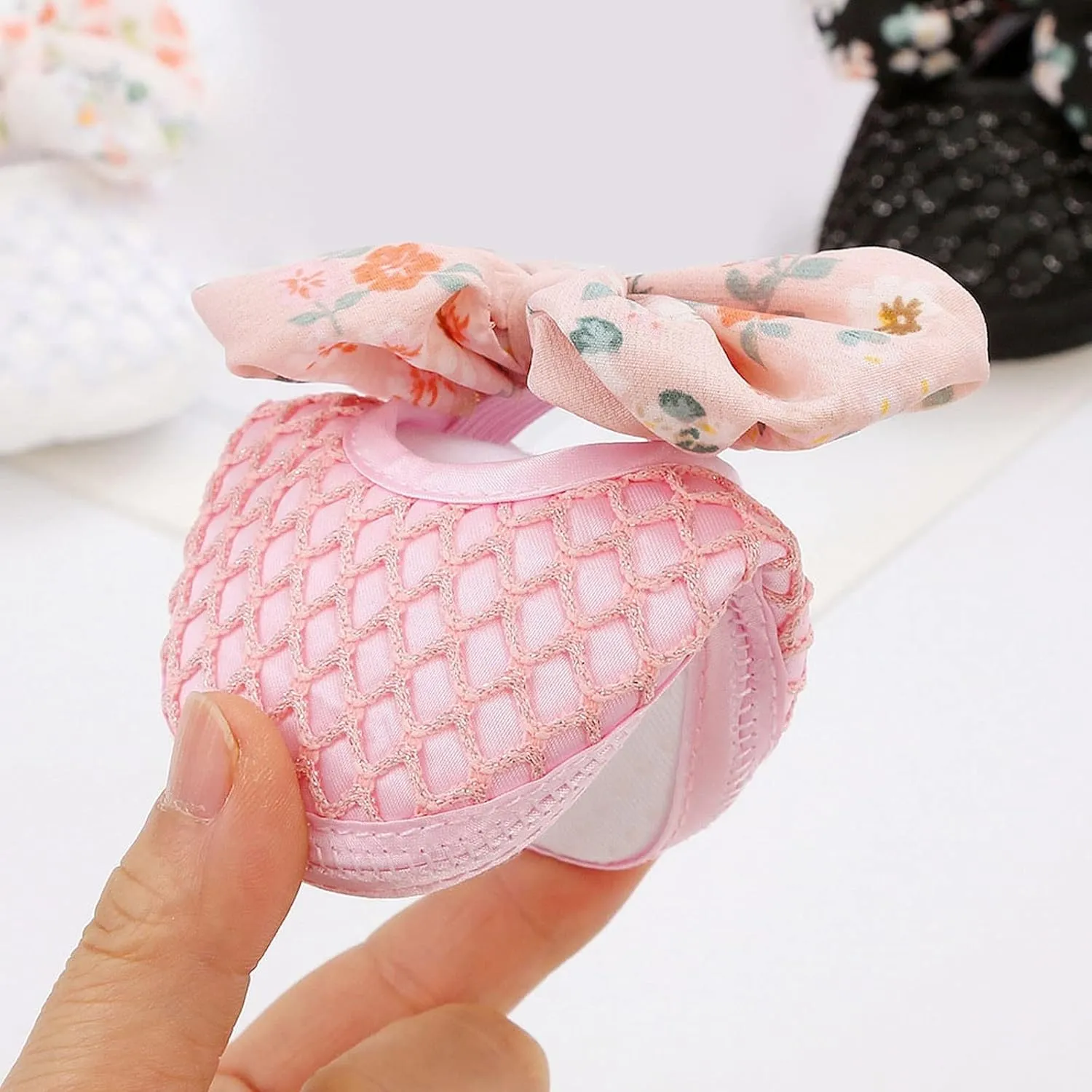 0 to 1 Year Old Baby Shoes Hair Band Set Cute Bow Princess Shoes 3 5 7 9 Months Soft Soled Walking Shoes Toddler Beach (Pink, 4 Infant)