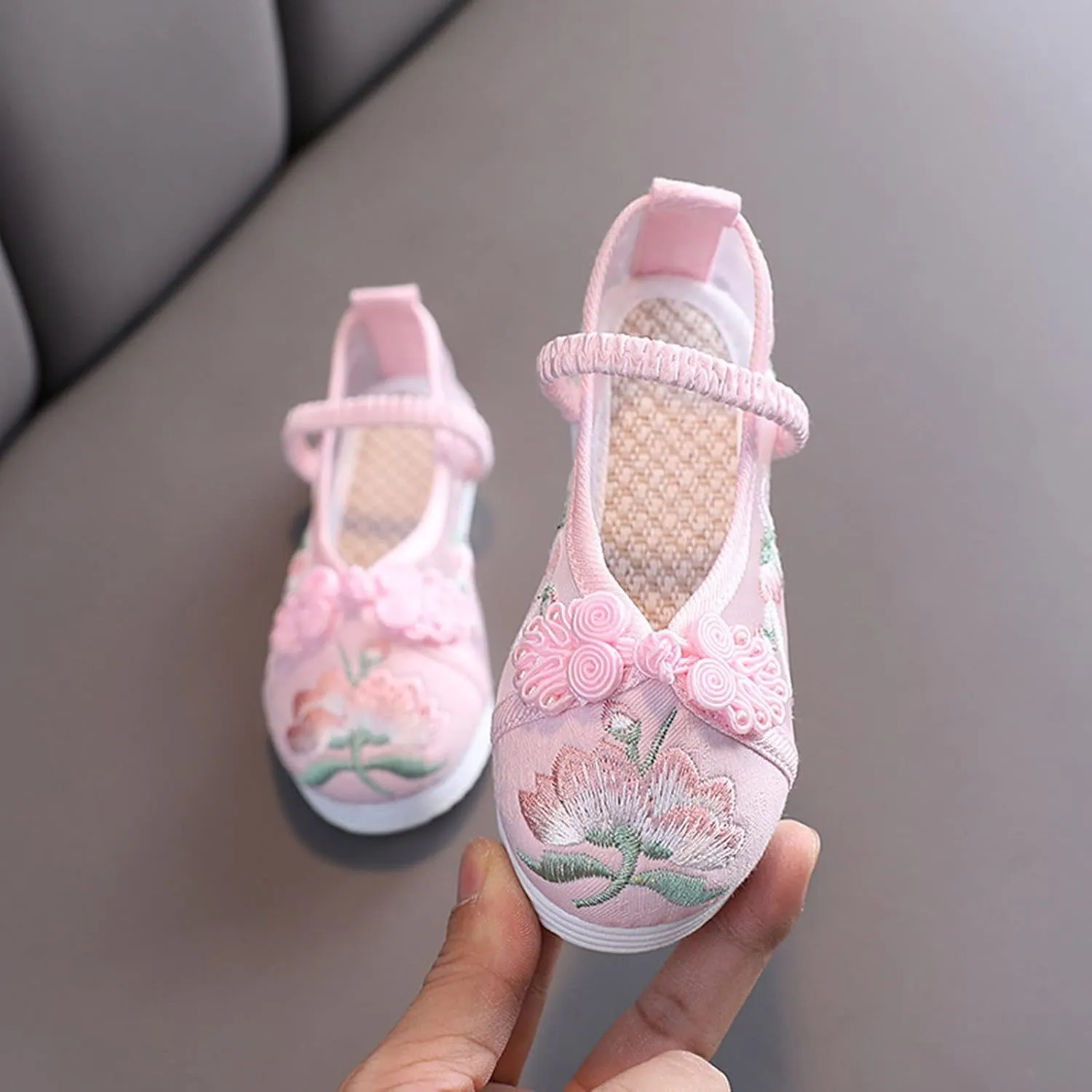 Children House Shoes Girls Flat Bottomed Embroidered Sandals Fashionable Children Performance Shoes