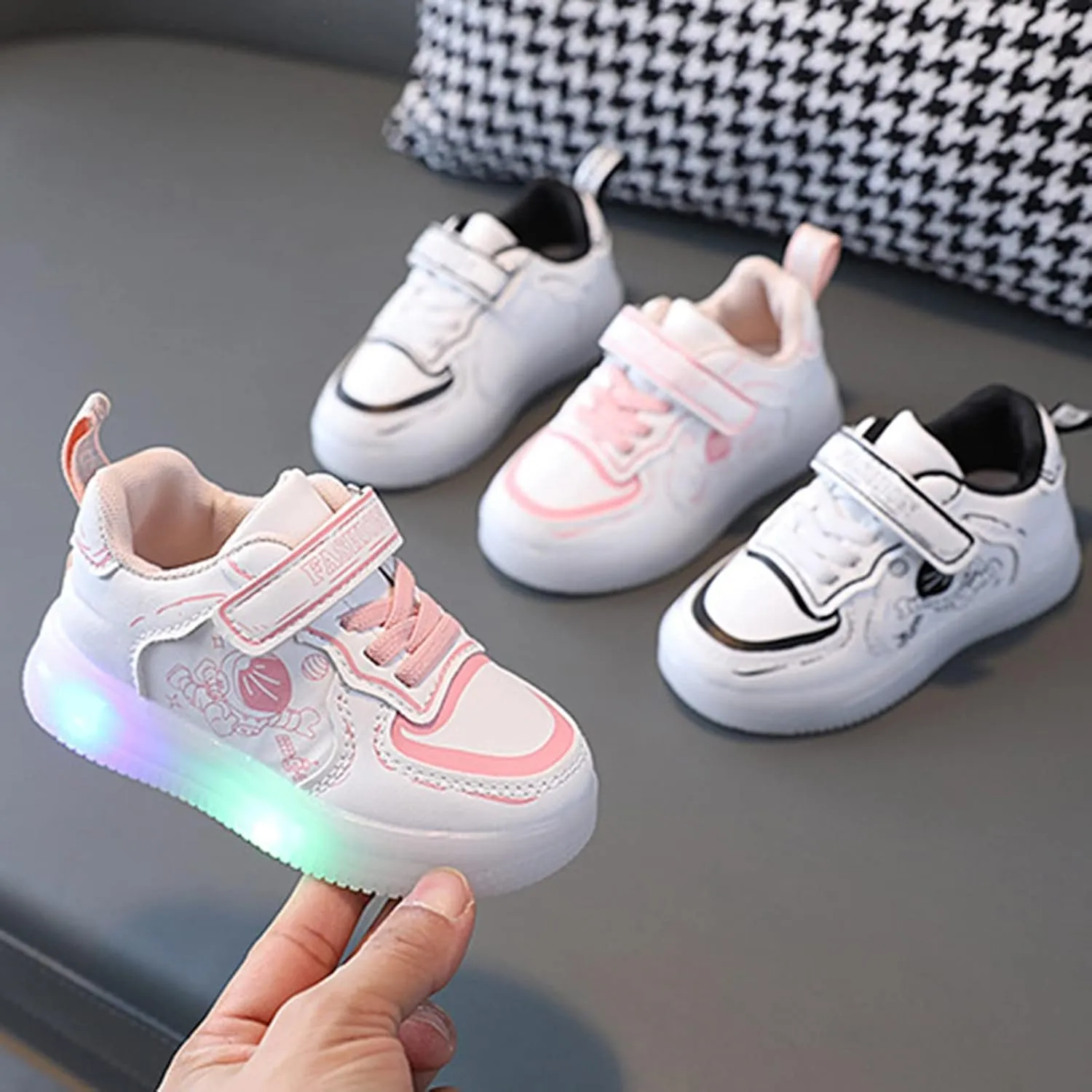 Children Shoes LED Lighting Casual Shoes Boys Girls Students White Cute Soft Sole Sport Little Girl Size 8 Shoes