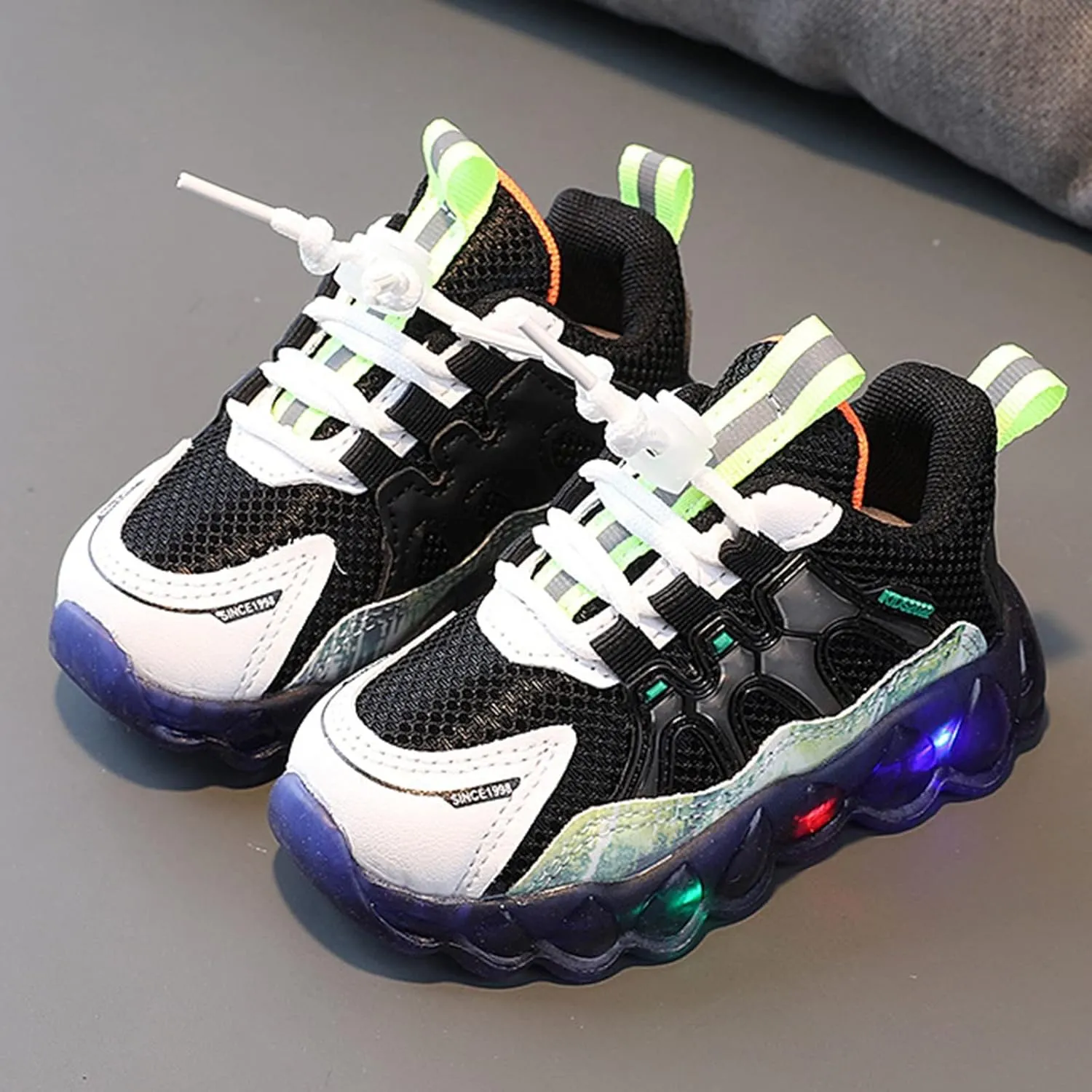 Fashion Light On LED Baby Shoes Casual Children Shoes Boy Sport Shoes Soft Sole Kids Sport Shoes Toddler Girl 8 Shoes