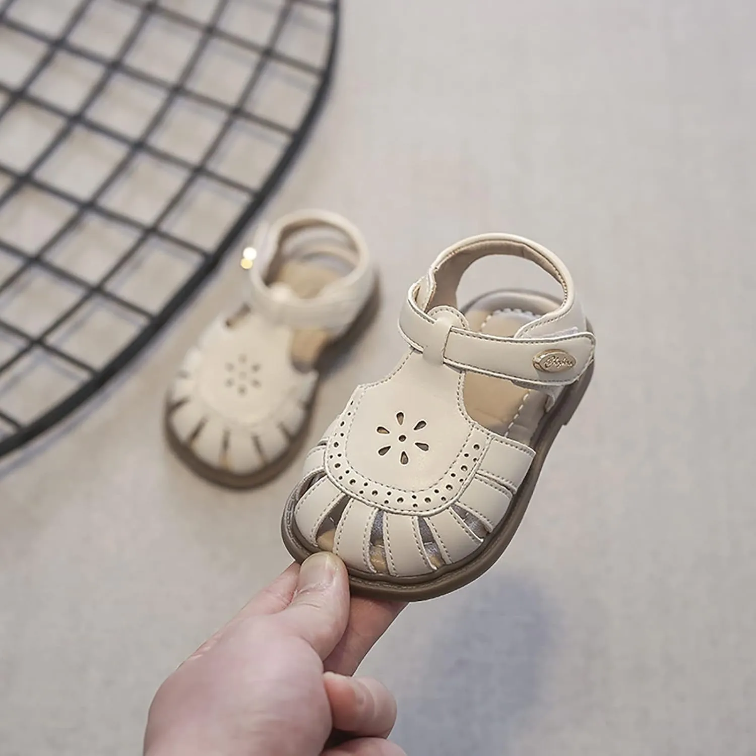 Girls Wrapped Toe Sandals Roman Sandals Hollow Floral Pattern Soft Bottom Beach Shoes For Toddler Jelly Shoes Girls