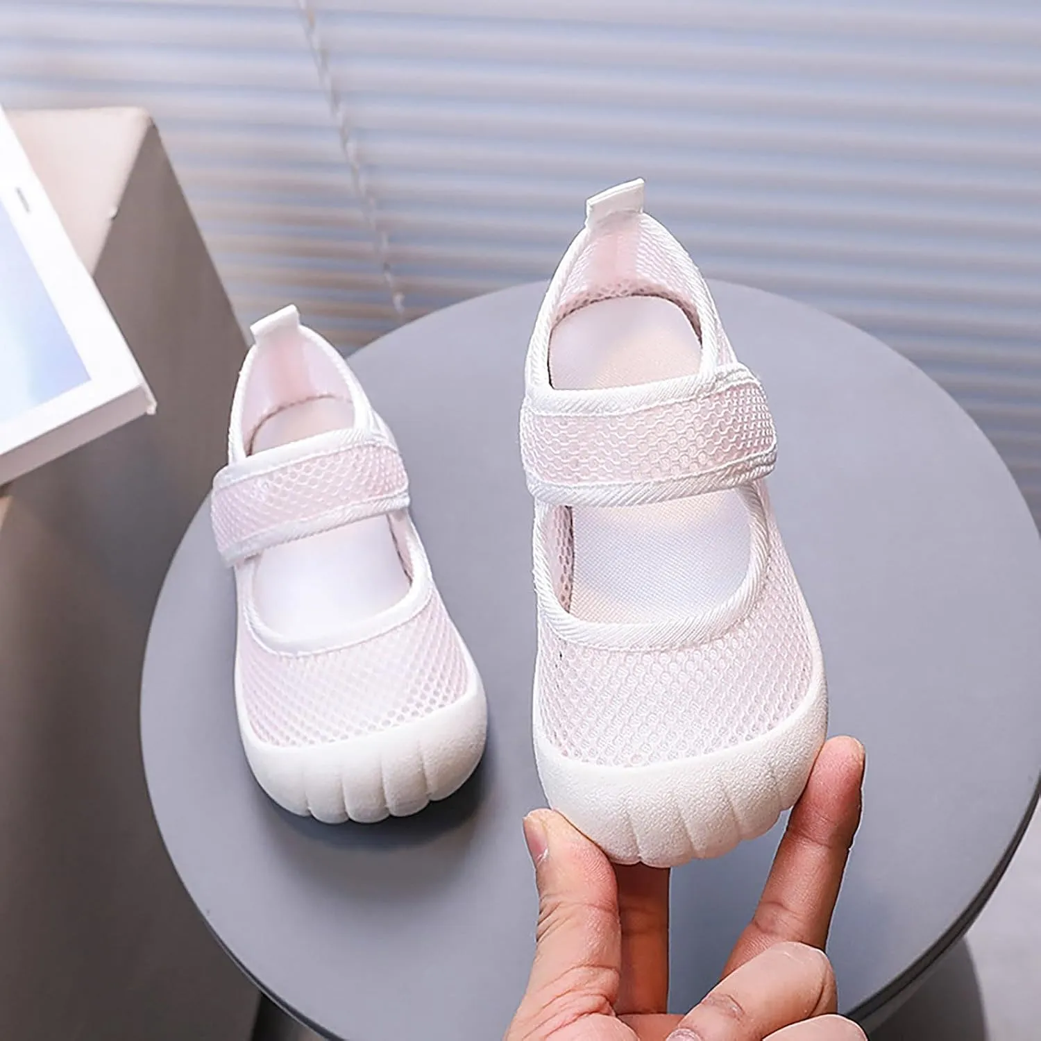 Summer New Hollowed Breathable Mesh Shoes Boys Baotou Anti Kick Sandals Girls Solid Color Beach Slides Shoes for Kids