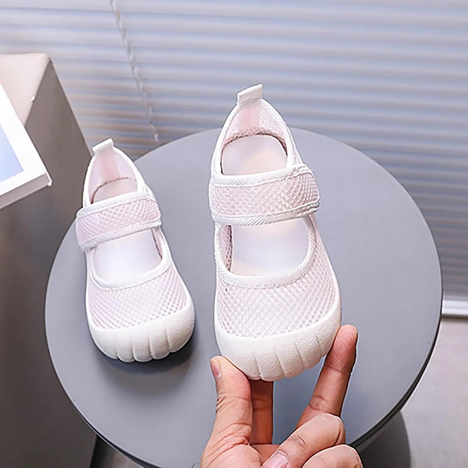 Summer New Hollowed Breathable Mesh Shoes Boys Baotou Anti Kick Sandals Girls Solid Color Beach Slides Shoes for Kids