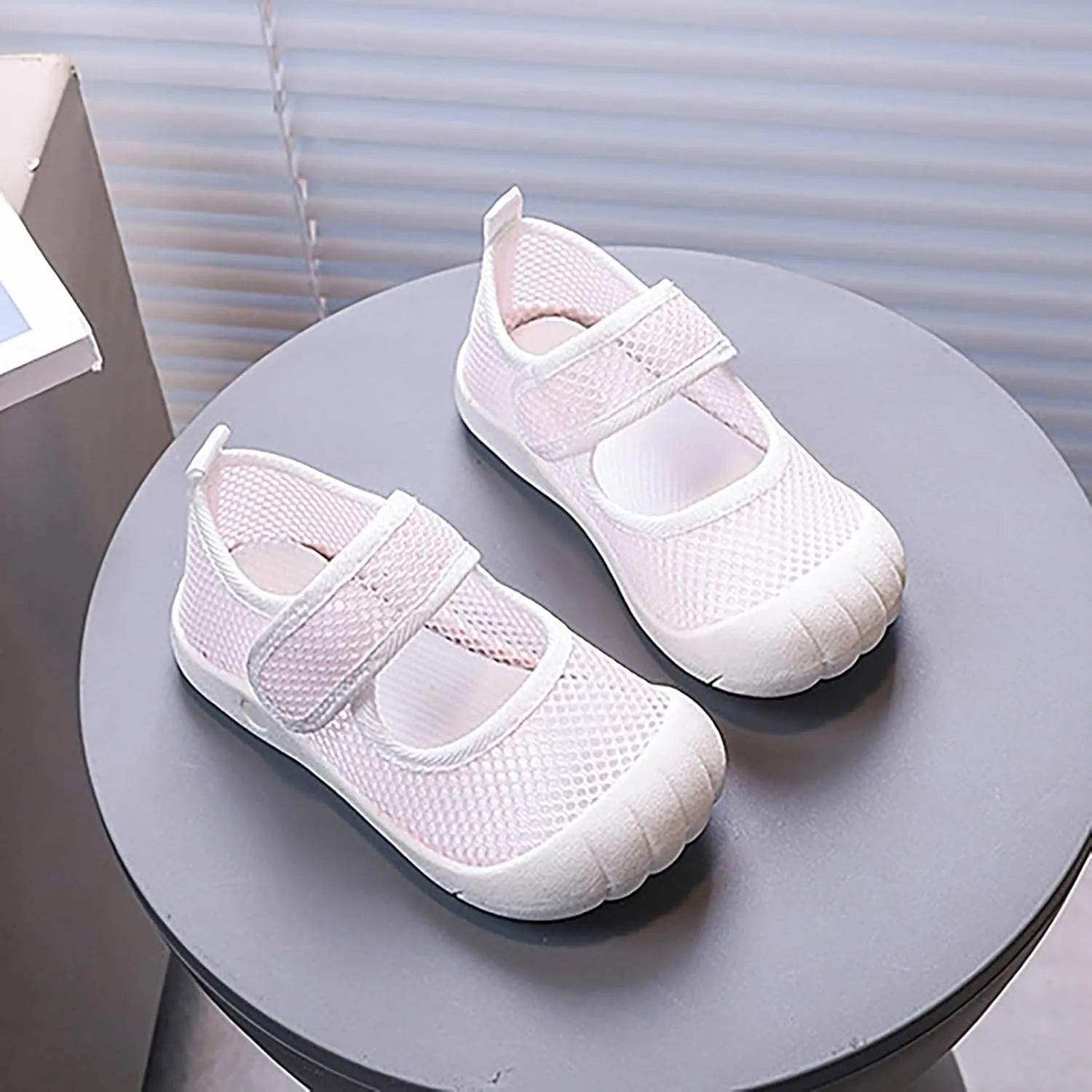 Summer New Hollowed Breathable Mesh Shoes Boys Baotou Anti Kick Sandals Girls Solid Color Beach Slides Shoes for Kids